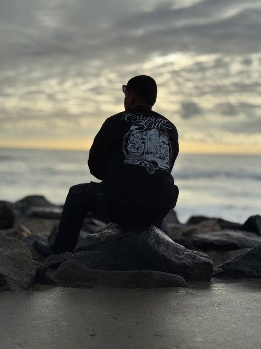 𝐂𝐥𝐚𝐬𝐬𝐢𝐜 𝐂𝐫𝐞𝐰 𝐍𝐞𝐜𝐤